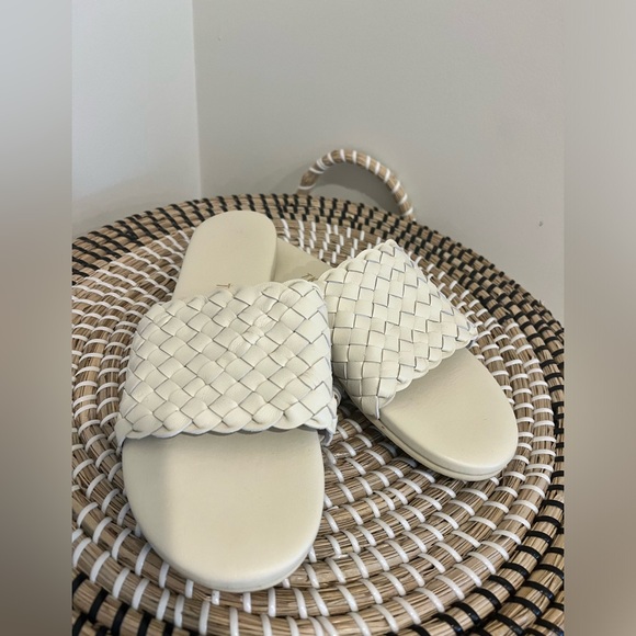 WOMENS size 7 TKEES vanilla woven sandal - Picture 2 of 8